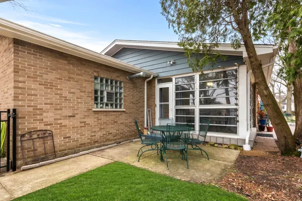 $685,000 | 28-w075 Aurora Avenue, Naperville, IL 60540