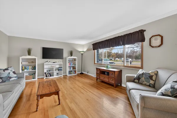 $685,000 | 28-w075 Aurora Avenue, Naperville, IL 60540