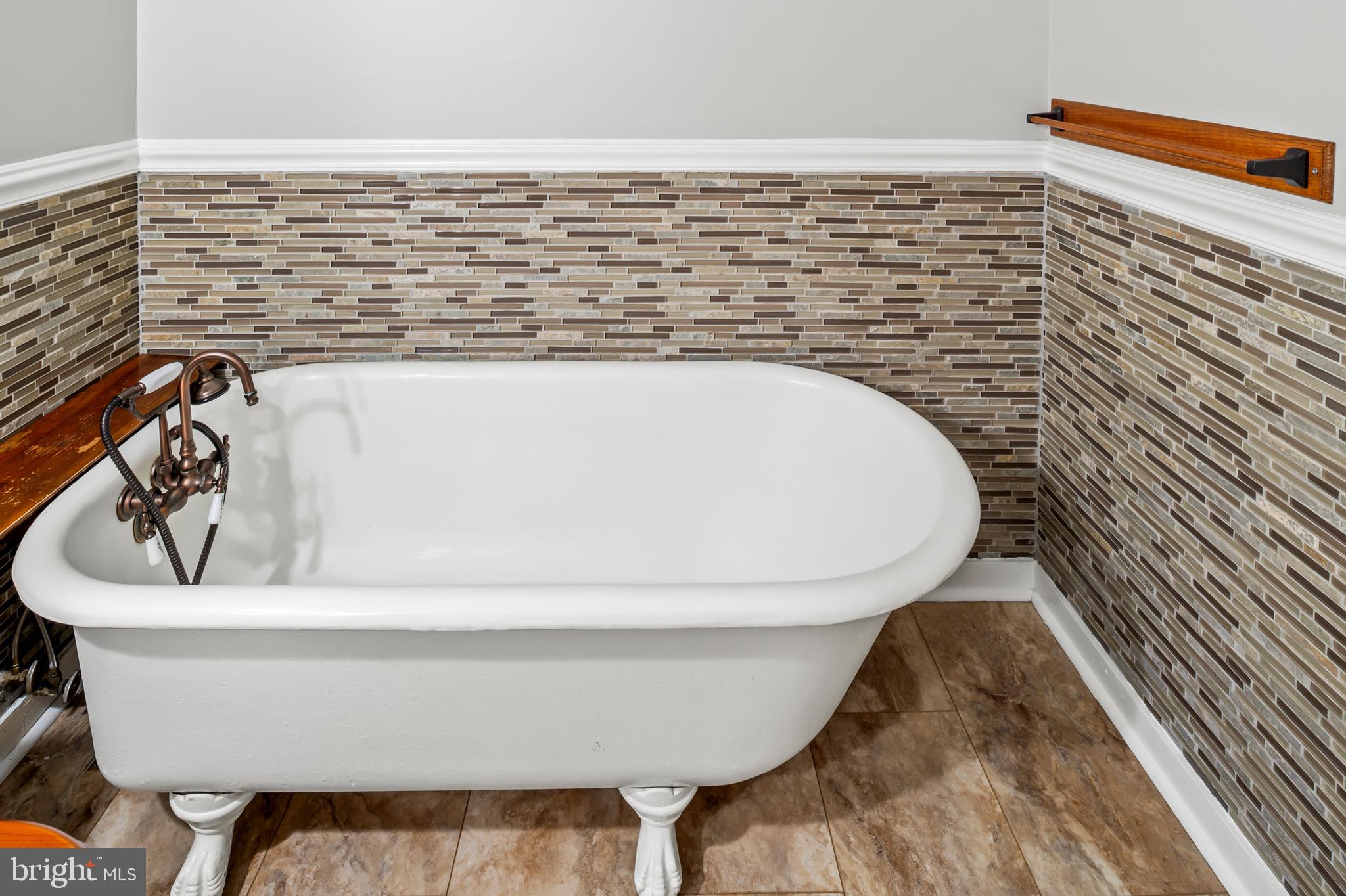 7329 Judi Drive Bryans Road, MD 20616 - Photo 22 of 47 Bathroom 1 Tub