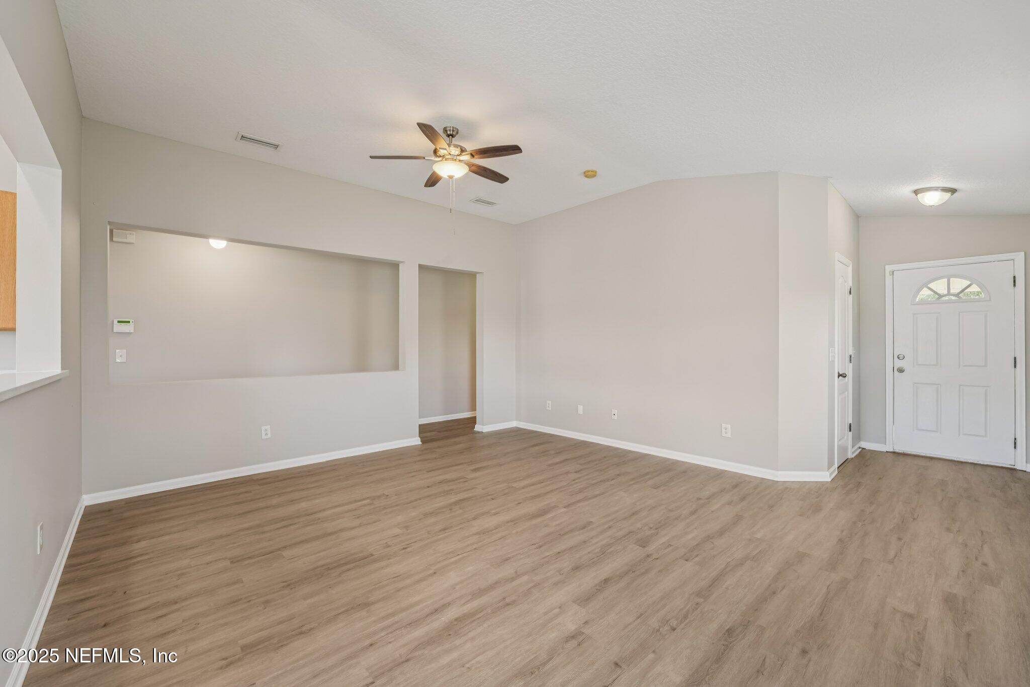 1068 Morning Light Road Jacksonville, FL 32218 - Photo 5 of 34 Living Room