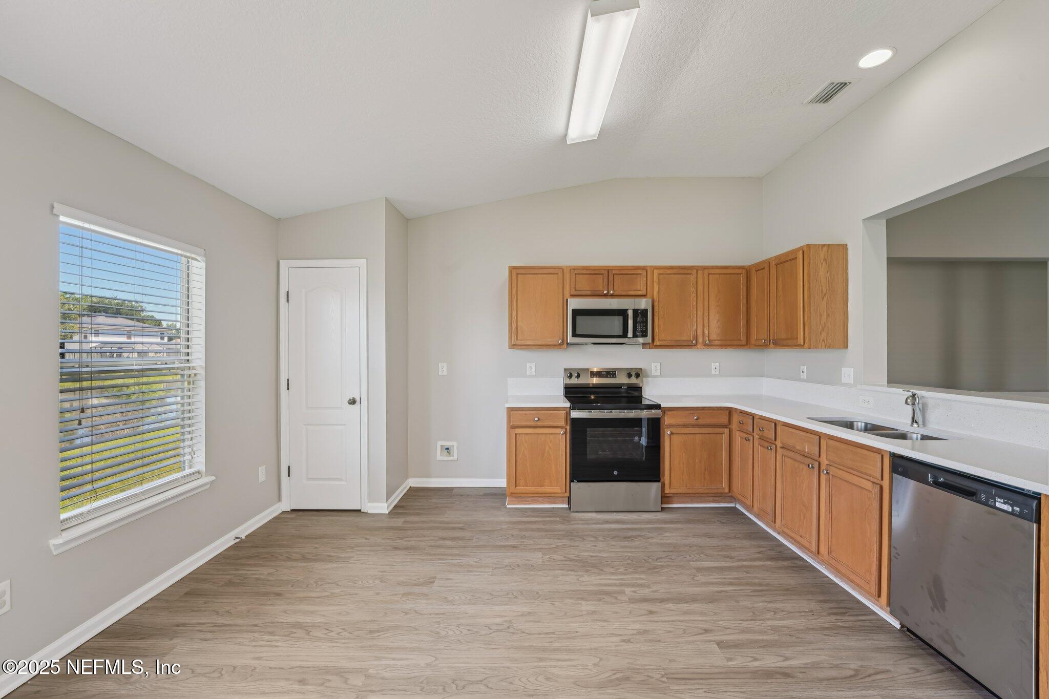 1068 Morning Light Road Jacksonville, FL 32218 - Photo 10 of 31 18-web-or-mls-Morning Light Rd-S1910-018