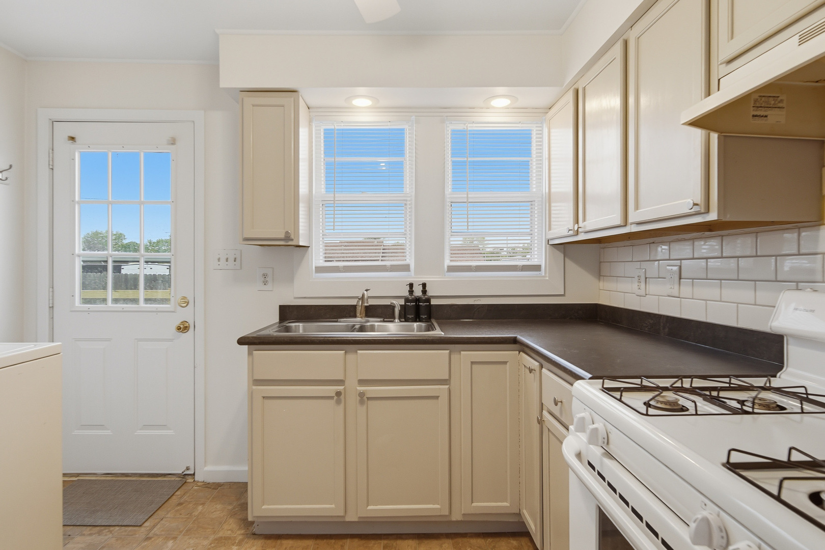 905 South 5th Street DeKalb, IL 60115 - Photo 2 of 17
