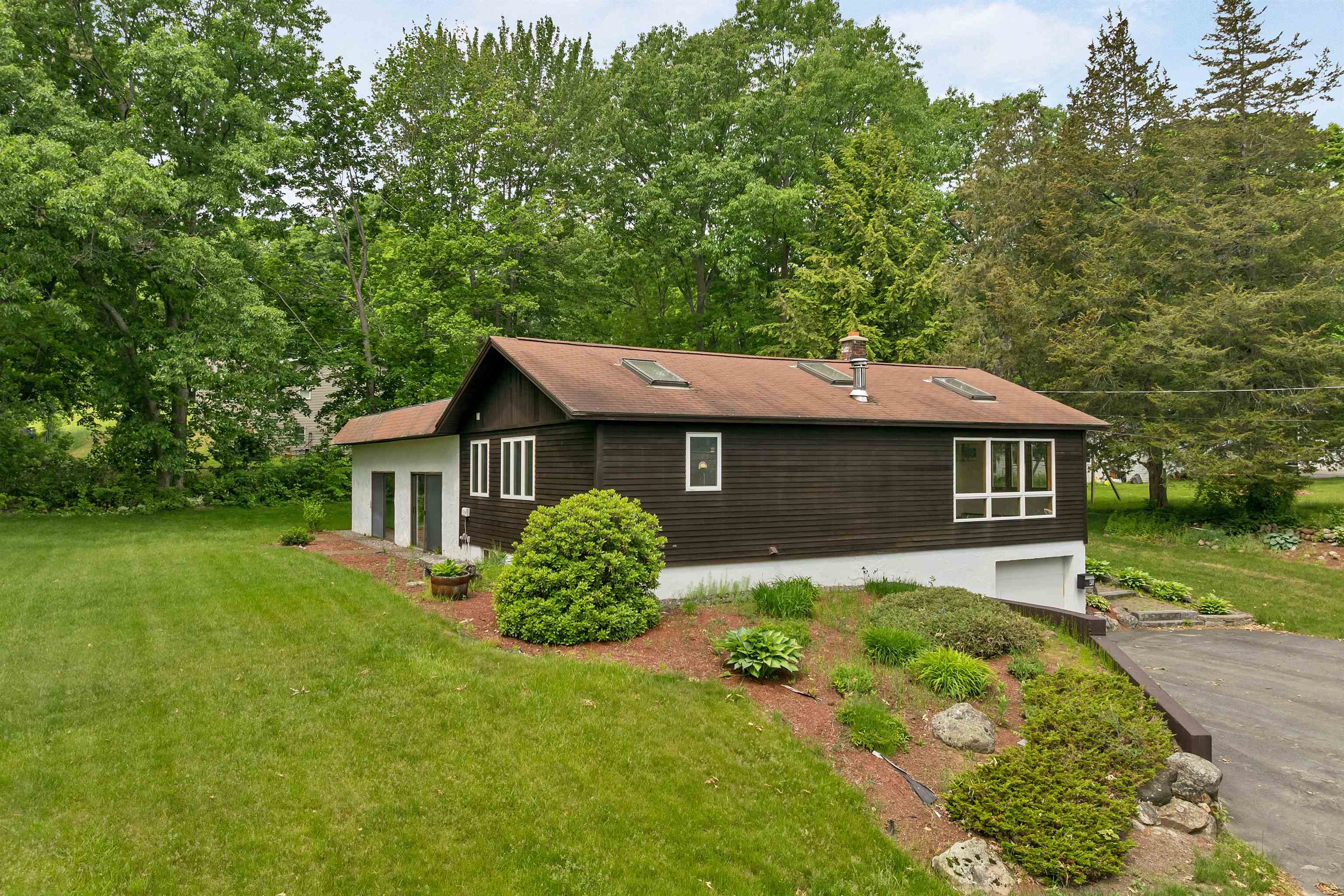 40 Paugus Street Laconia, NH 03246 - Photo 2 of 56