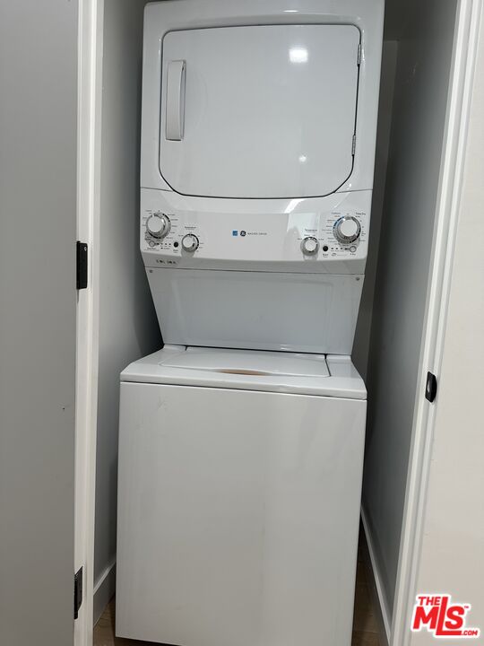 9842 Vidor Drive, Unit 201 Los Angeles, CA 90035 - Photo 16 of 20 a utility room with dryer and washer