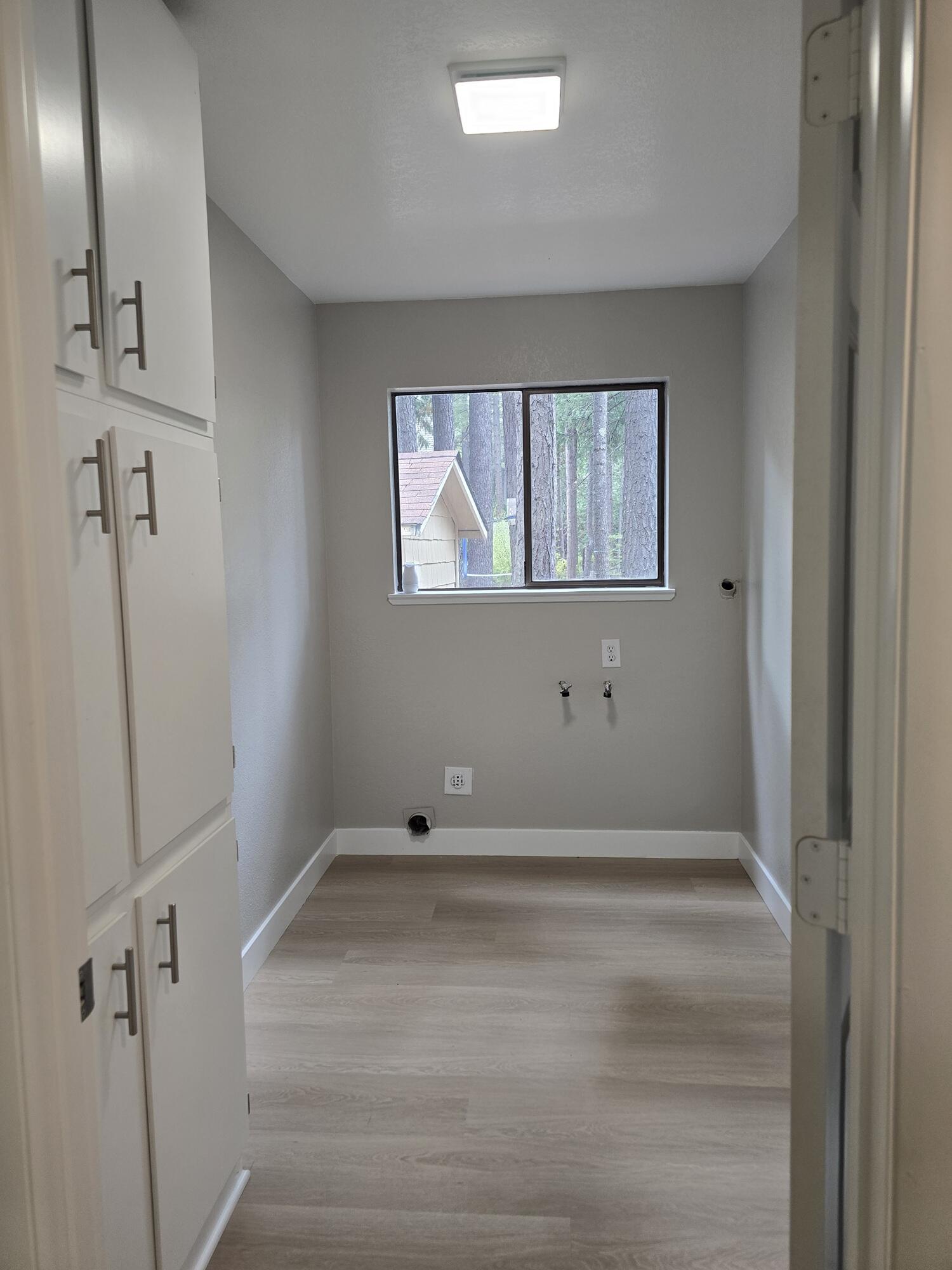 8353 Starlite Pines Road Shingletown, CA 96088 - Photo 9 of 30 a view of an empty room