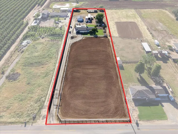 $949,900 | 3765 North Greenwood Avenue, Sanger, CA 93657