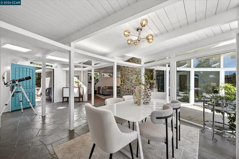 $1,898,000 | 100 El Toyonal, Orinda, CA 94563