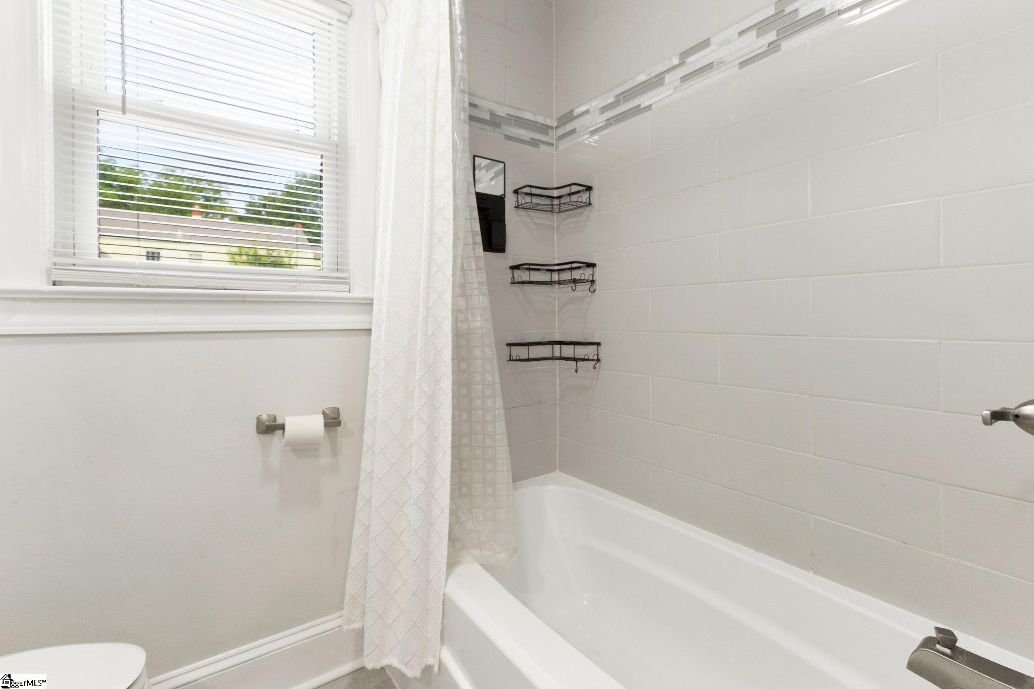 17 Callahan Avenue Greenville, SC 29617 - Photo 13 of 25