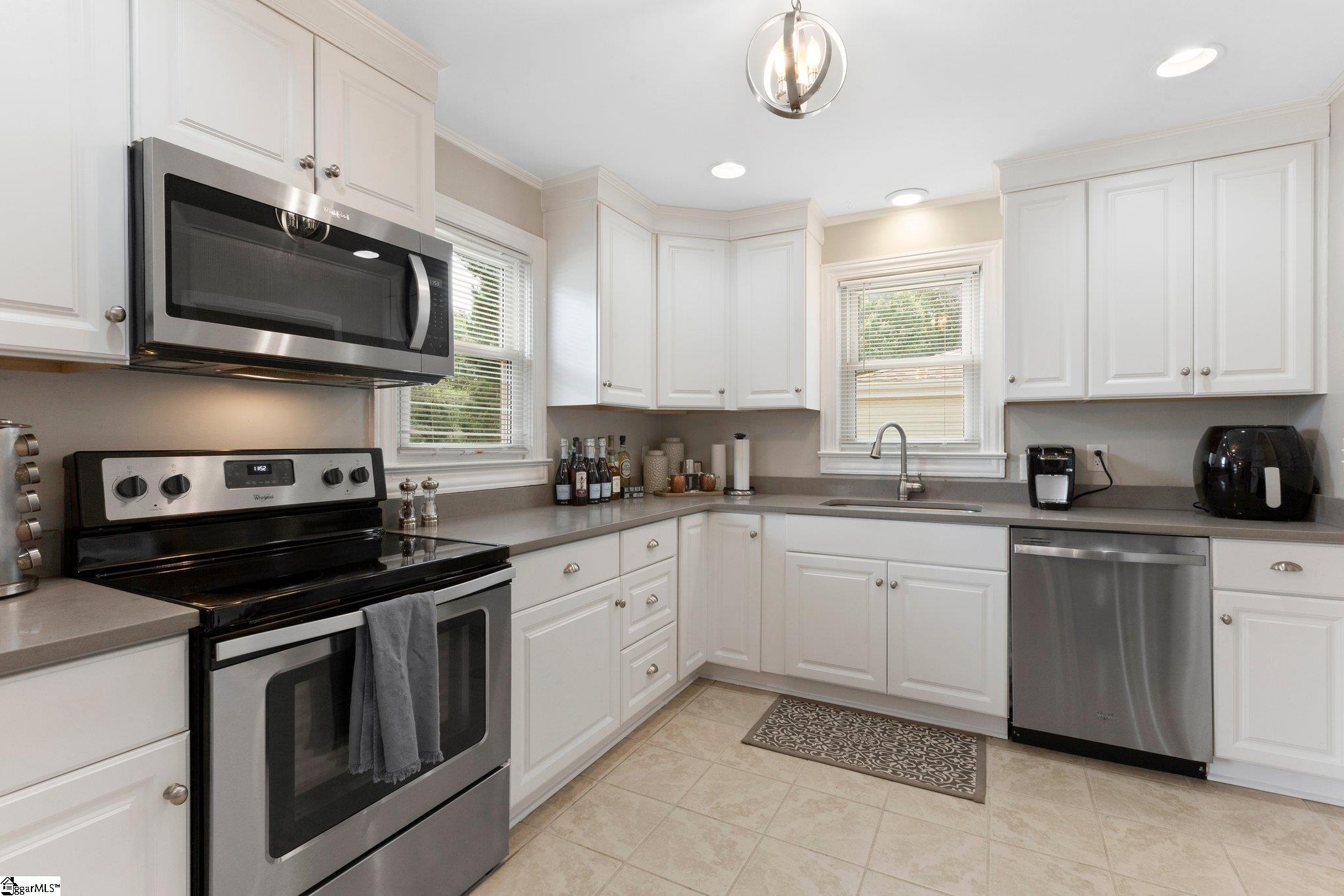 17 Callahan Avenue Greenville, SC 29617 - Photo 7 of 25