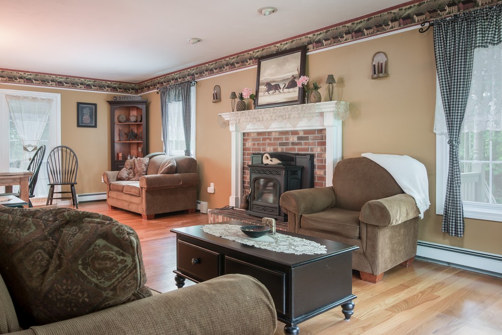 326 Cooper Road Northbridge, MA 01534 - Photo 11 of 30
