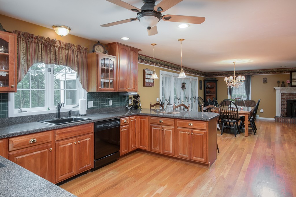 326 Cooper Road Northbridge, MA 01534 - Photo 19 of 30