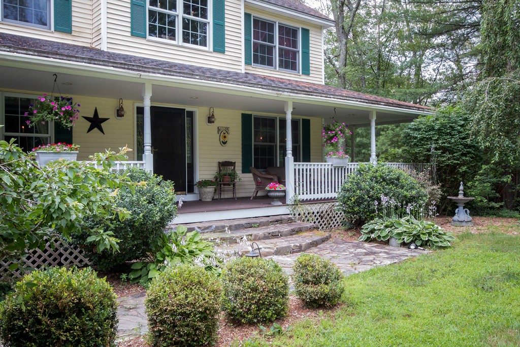 326 Cooper Road Northbridge, MA 01534 - Photo 4 of 30