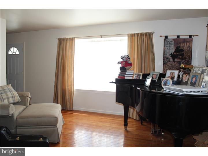 211 Twining Road Lansdale, PA 19446 - Photo 9 of 25 Living Room