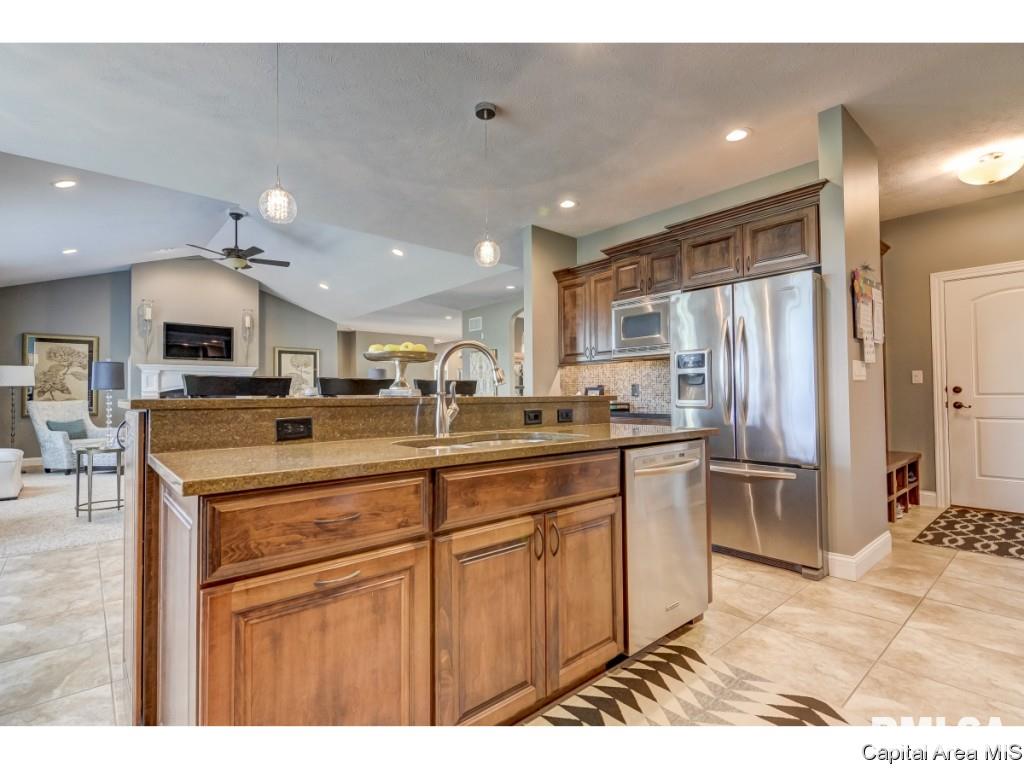 321 Grindstone Road Chatham, IL 62629 - Photo 5 of 36 Gallery Image 5