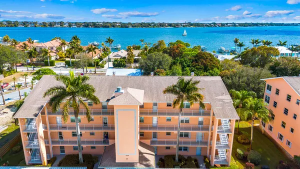 $215,000 | 2950 Southeast Ocean Boulevard, Unit 109304, Stuart, FL 34996