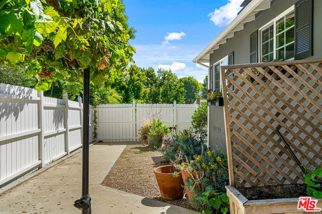 3919 South Ridgeley Drive Los Angeles, CA 90008 - Photo 22 of 23 a view of a house with backyard and sitting area