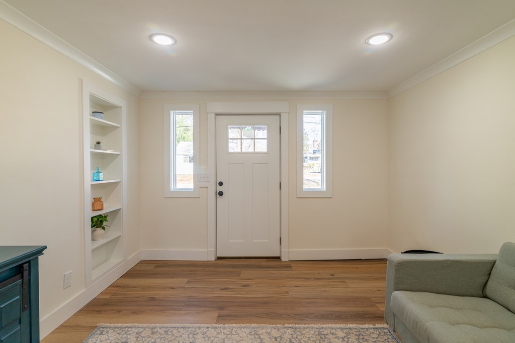 1519 1/2 16th Avenue Columbus, GA 31901 - Photo 3 of 25 a view of livingroom with furniture and windows