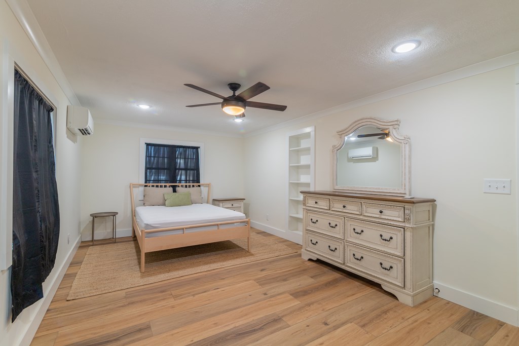 1519 1/2 16th Avenue Columbus, GA 31901 - Photo 10 of 25 a living room with furniture and a flat screen tv