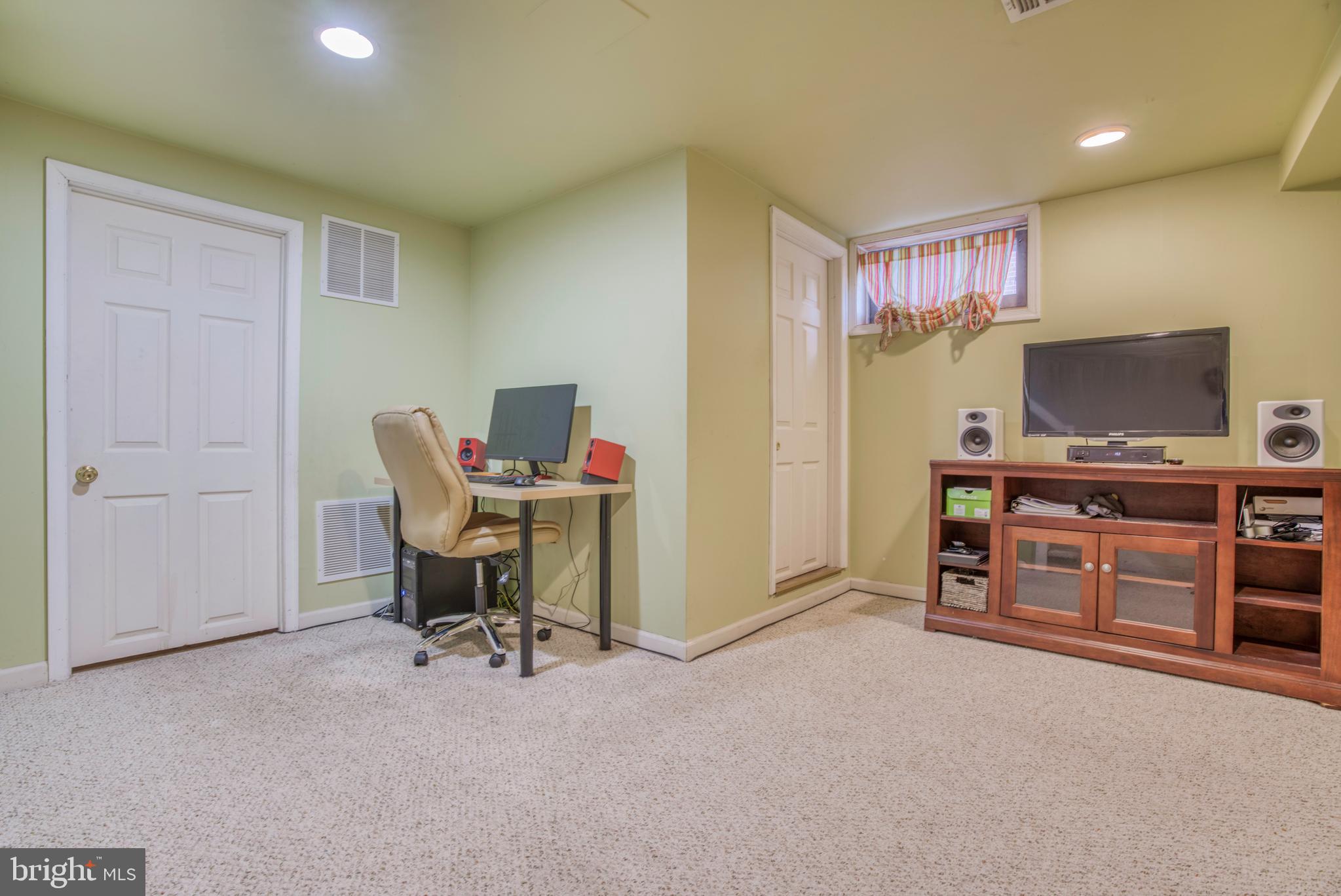 8336 Edgedale Road Baltimore, MD 21234 - Photo 19 of 29