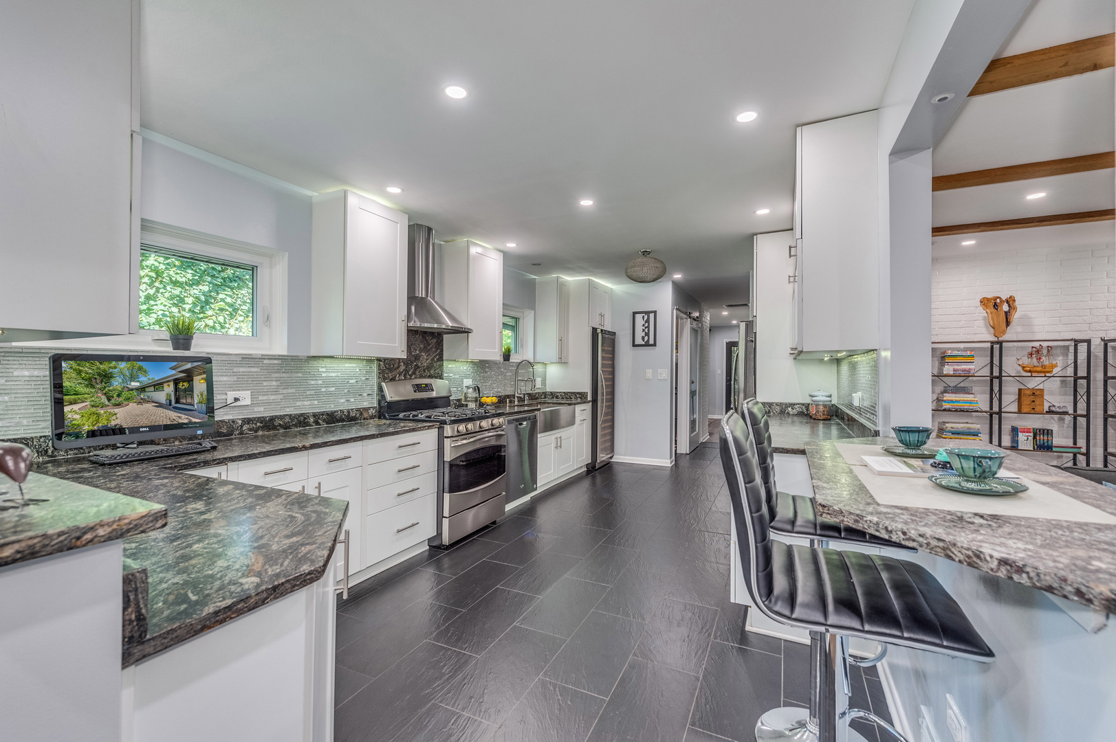 2135 Stirling Road Bannockburn, IL 60015 - Photo 11 of 45 Gallery Image 11