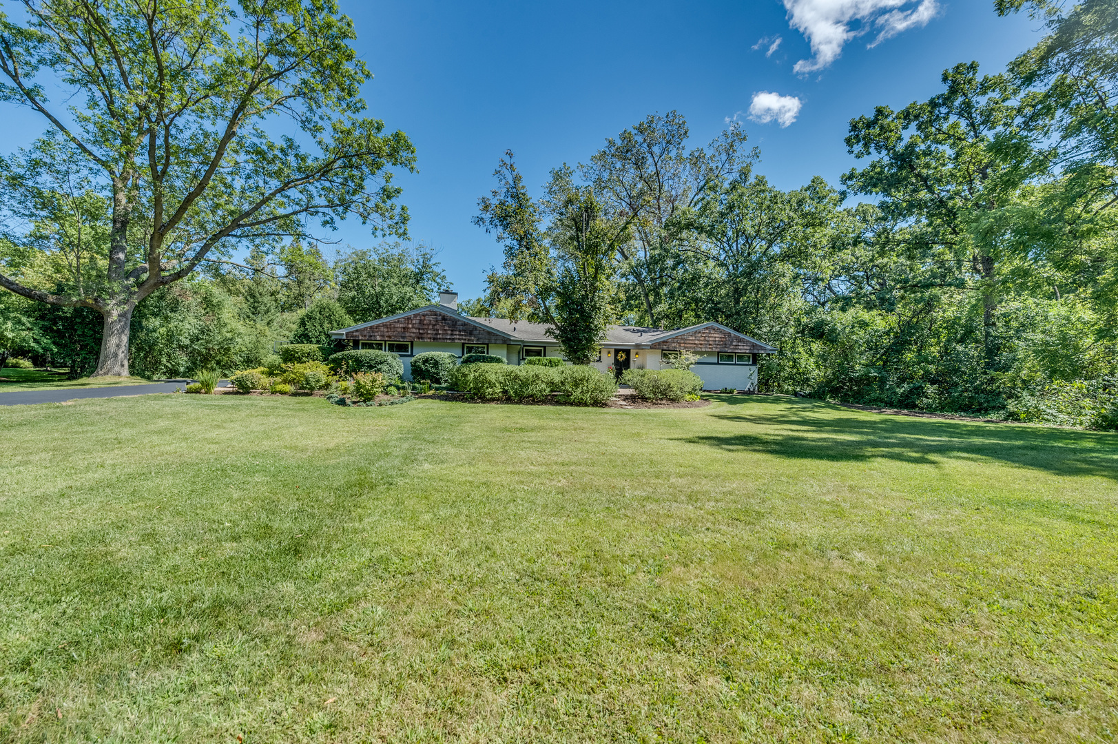 2135 Stirling Road Bannockburn, IL 60015 - Photo 4 of 45 Gallery Image 4
