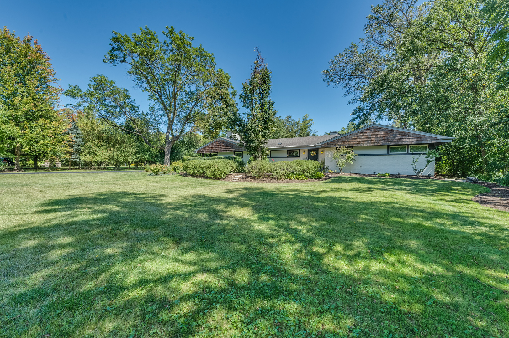 2135 Stirling Road Bannockburn, IL 60015 - Photo 5 of 45 Gallery Image 5