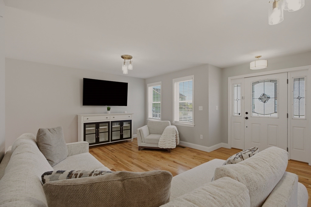 8 Princeton Circle Fall River, MA 02724 - Photo 6 of 41