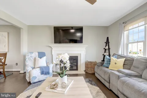 $870,000 | 5911 Bond Court, Alexandria, VA 22315