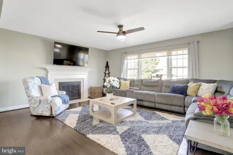 $870,000 | 5911 Bond Court, Alexandria, VA 22315