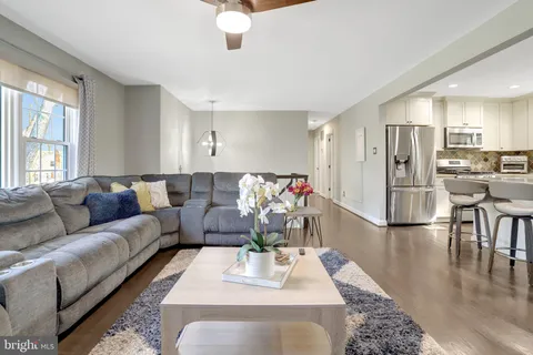 $870,000 | 5911 Bond Court, Alexandria, VA 22315