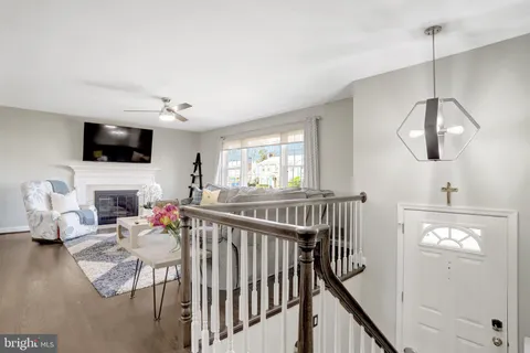 $870,000 | 5911 Bond Court, Alexandria, VA 22315