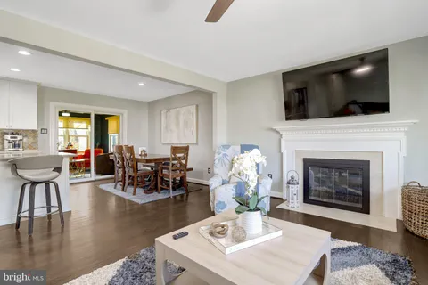 $870,000 | 5911 Bond Court, Alexandria, VA 22315