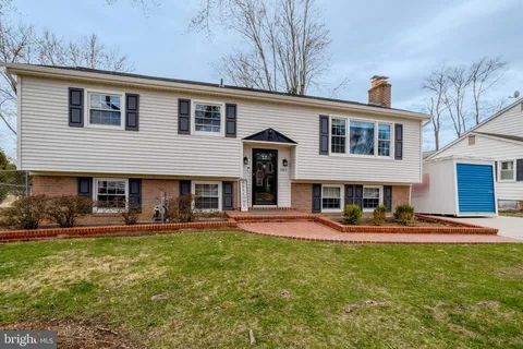 $870,000 | 5911 Bond Court, Alexandria, VA 22315