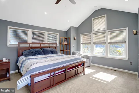 $870,000 | 5911 Bond Court, Alexandria, VA 22315