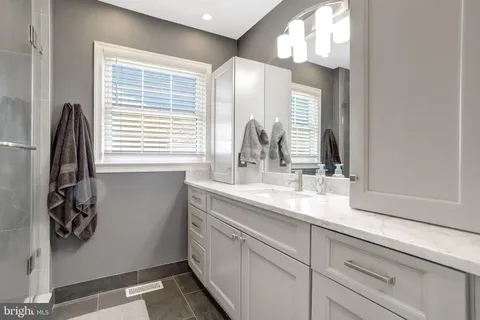 $870,000 | 5911 Bond Court, Alexandria, VA 22315