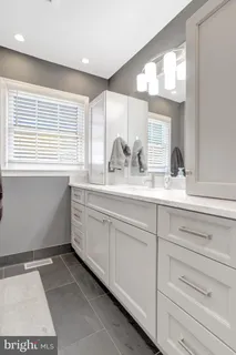 $870,000 | 5911 Bond Court, Alexandria, VA 22315