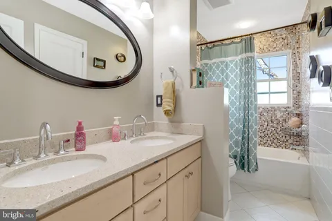 $870,000 | 5911 Bond Court, Alexandria, VA 22315