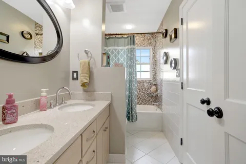 $870,000 | 5911 Bond Court, Alexandria, VA 22315