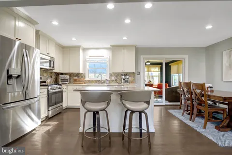 $870,000 | 5911 Bond Court, Alexandria, VA 22315