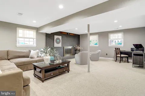 $870,000 | 5911 Bond Court, Alexandria, VA 22315