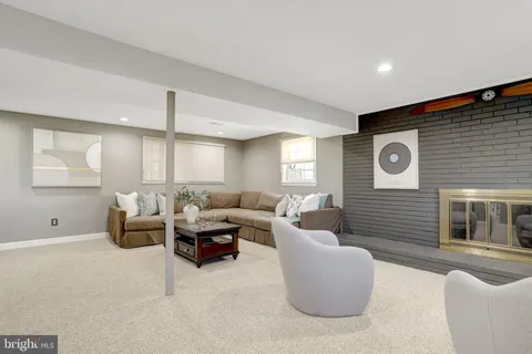 $870,000 | 5911 Bond Court, Alexandria, VA 22315