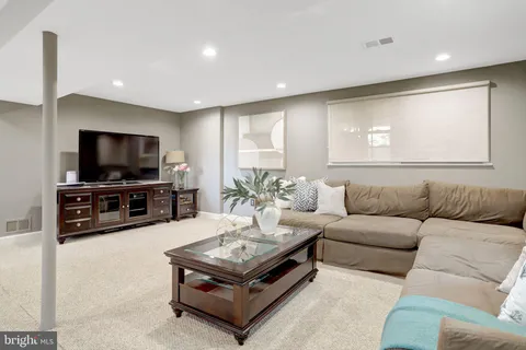 $870,000 | 5911 Bond Court, Alexandria, VA 22315