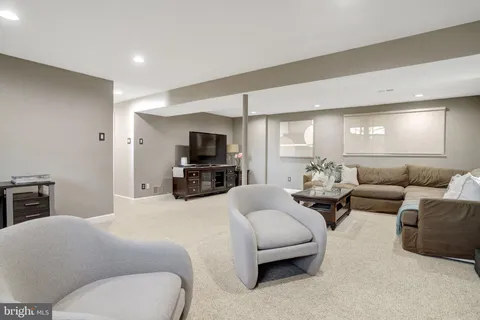 $870,000 | 5911 Bond Court, Alexandria, VA 22315