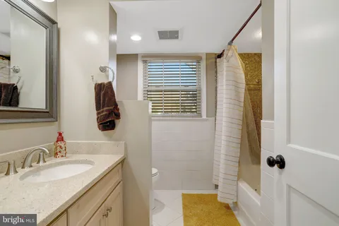 $870,000 | 5911 Bond Court, Alexandria, VA 22315