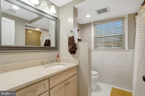 $870,000 | 5911 Bond Court, Alexandria, VA 22315