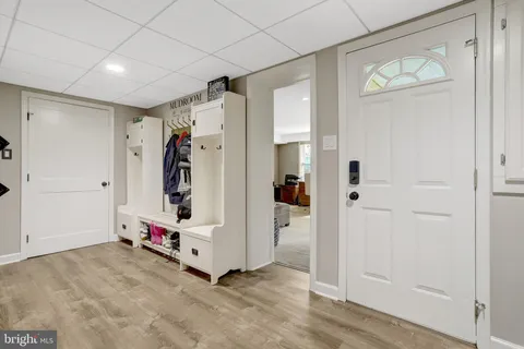 $870,000 | 5911 Bond Court, Alexandria, VA 22315