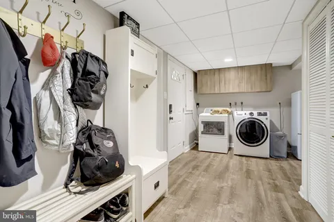 $870,000 | 5911 Bond Court, Alexandria, VA 22315