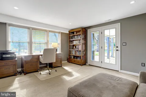 $870,000 | 5911 Bond Court, Alexandria, VA 22315