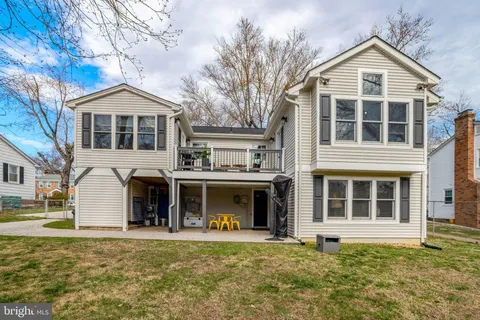 $870,000 | 5911 Bond Court, Alexandria, VA 22315