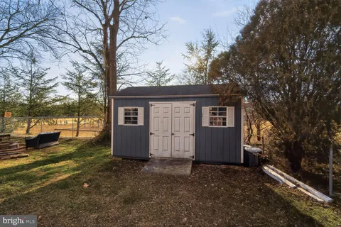 $870,000 | 5911 Bond Court, Alexandria, VA 22315